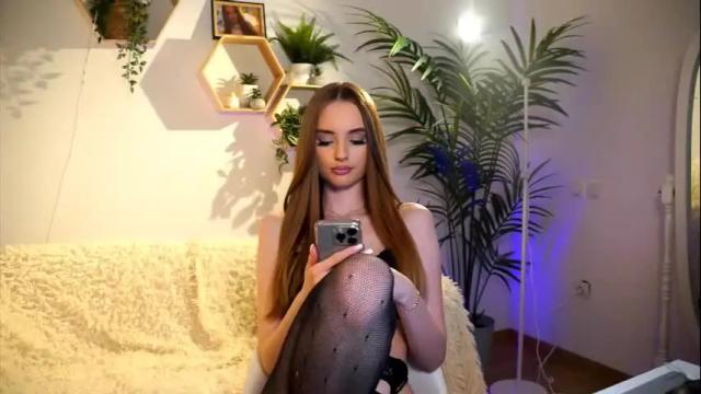 Image 4 of petitegonwiild Stream on Chaturbate on 1 month ago