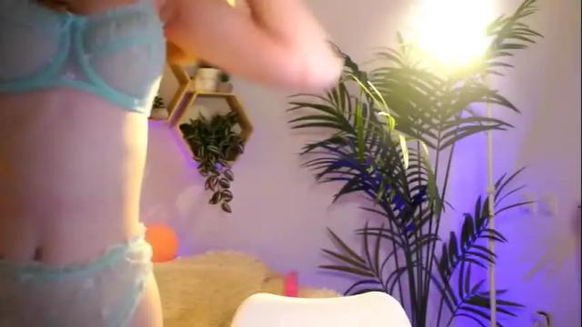 Image 2 of petitegonwiild Stream on Chaturbate on 4 days ago