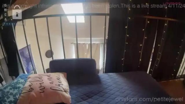 Image 12 of petitejewel Stream on Chaturbate on 14 months ago