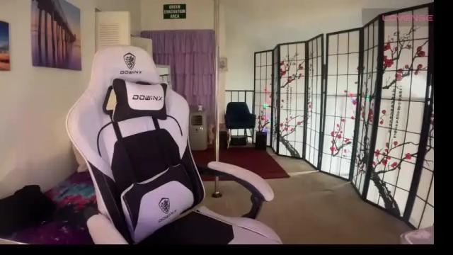 Image 6 of petitejewel Stream on Chaturbate on 2 months ago