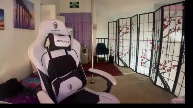Image 7 of petitejewel Stream on Chaturbate on 2 months ago