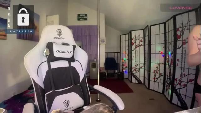 Image 12 of petitejewel Stream on Chaturbate on 2 months ago