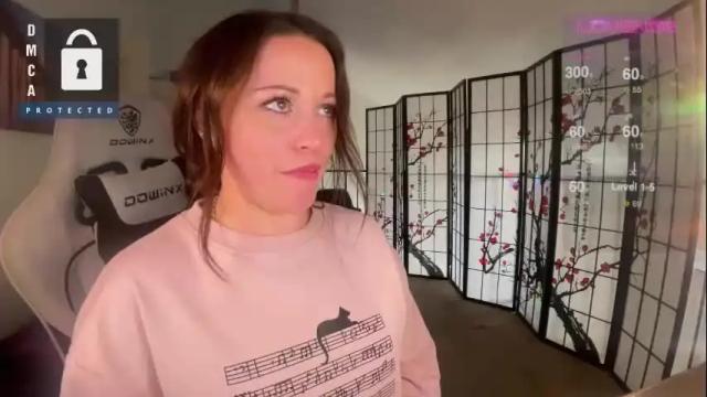 Image 2 of petitejewel Stream on Chaturbate on 1 month ago