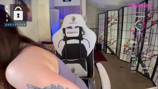 Image 12 of petitejewel Stream on Chaturbate on 1 month ago