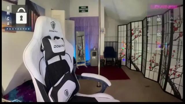 Image 8 of petitejewel Stream on Chaturbate on 1 month ago