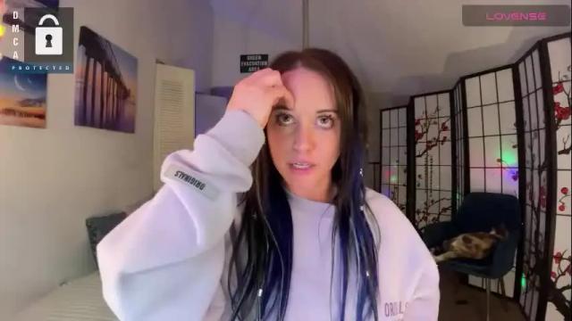 Image 12 of petitejewel Stream on Chaturbate on 15 days ago