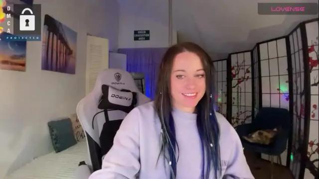 Image 7 of petitejewel Stream on Chaturbate on 15 days ago