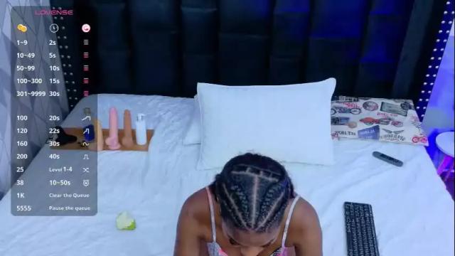Image 12 of petitelittleebony Stream on Chaturbate on 20 days ago