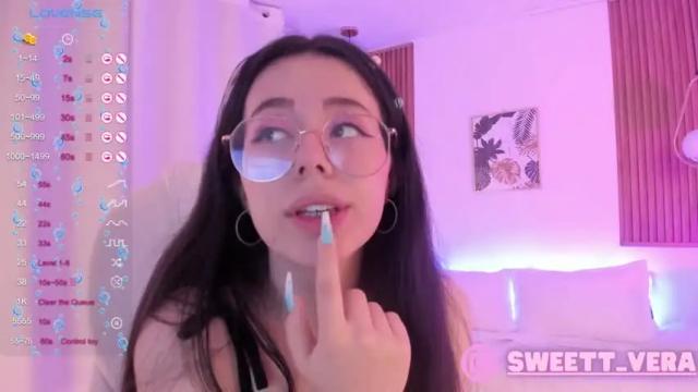 Image 3 of petitepix Stream on Chaturbate on 18 months ago