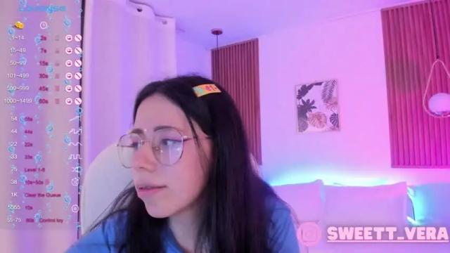 Image 4 of petitepix Stream on Chaturbate on 18 months ago