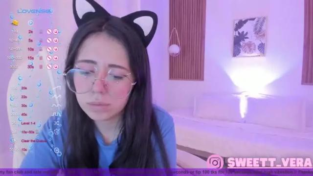 Image 11 of petitepix Stream on Chaturbate on 18 months ago