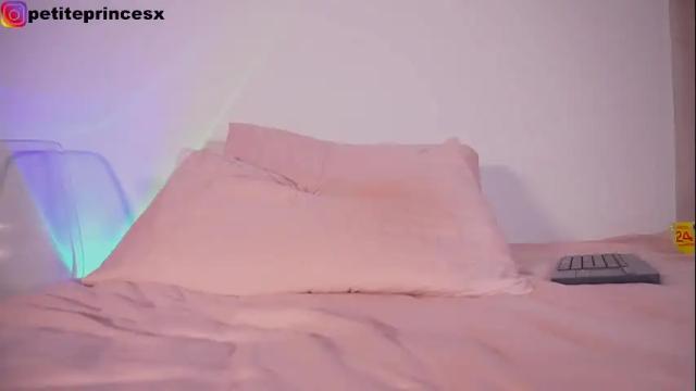 Image 6 of petiteprincesx Stream on Chaturbate on 25 days ago