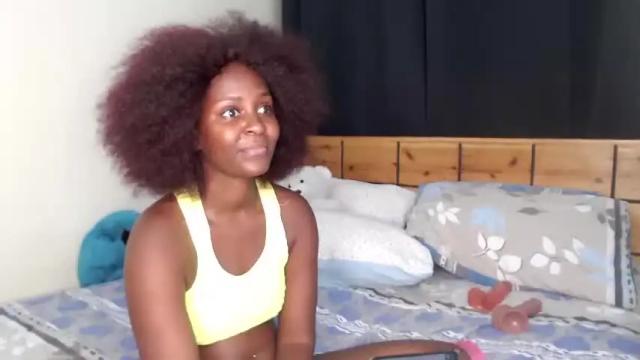 Image 10 of petiterissa Stream on Chaturbate on 20 months ago
