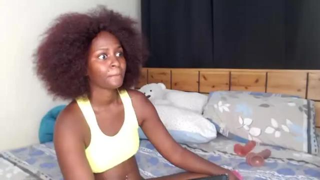 Image 11 of petiterissa Stream on Chaturbate on 20 months ago