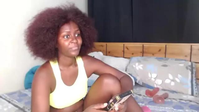 Image 12 of petiterissa Stream on Chaturbate on 20 months ago