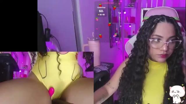 Image 3 of petitesofia_ Stream on Chaturbate on 29 days ago