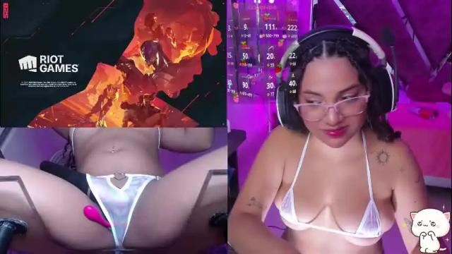 Image 3 of petitesofia_ Stream on Chaturbate on 27 days ago