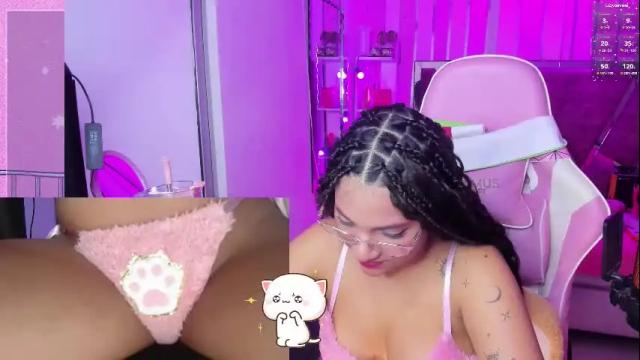 Image 2 of petitesofia_ Stream on Chaturbate on 21 days ago