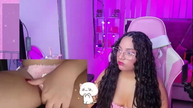 Image 3 of petitesofia_ Stream on Chaturbate on 21 days ago