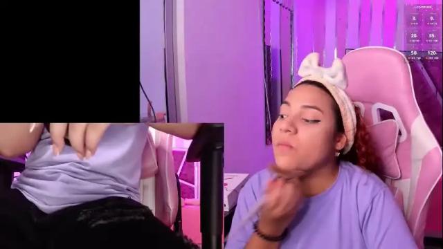 Image 2 of petitesofia_ Stream on Chaturbate on 2 months ago