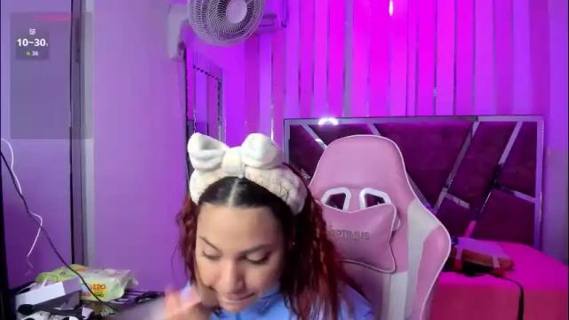 Image 2 of petitesofia_ Stream on Chaturbate on 2 months ago