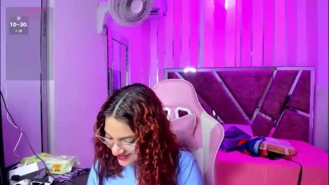 Image 4 of petitesofia_ Stream on Chaturbate on 2 months ago