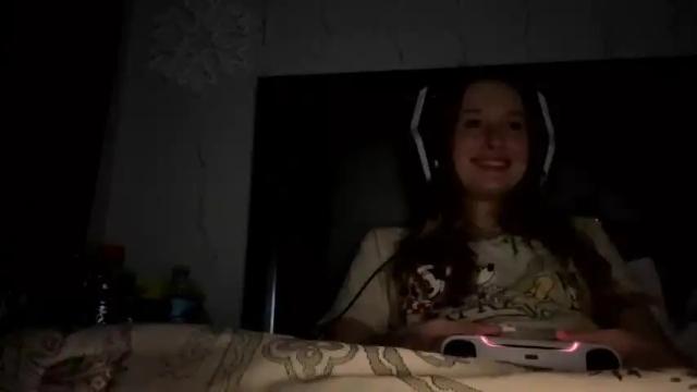 Image 7 of petitetinybabe Stream on Chaturbate on 15 months ago