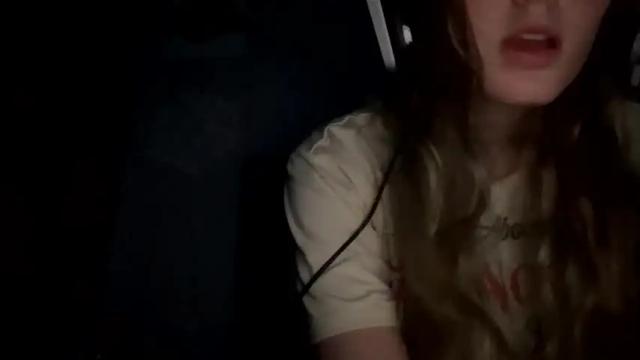 Image 8 of petitetinybabe Stream on Chaturbate on 15 months ago