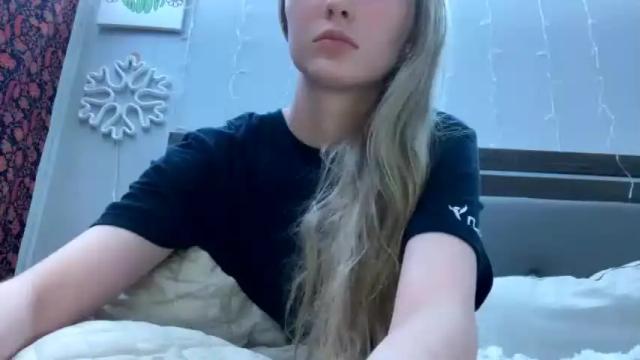 Image 8 of petitetinybabe Stream on Chaturbate on 25 months ago