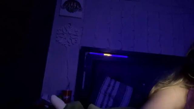 Image 10 of petitetinybabe Stream on Chaturbate on 25 months ago