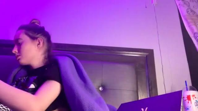 Image 11 of petitetinybabe Stream on Chaturbate on 24 months ago