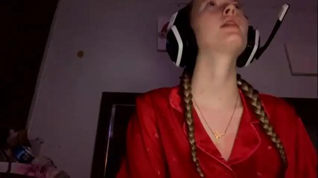 Image 10 of petitetinybabe Stream on Chaturbate on 13 months ago