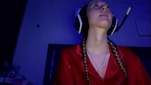 Image 11 of petitetinybabe Stream on Chaturbate on 13 months ago