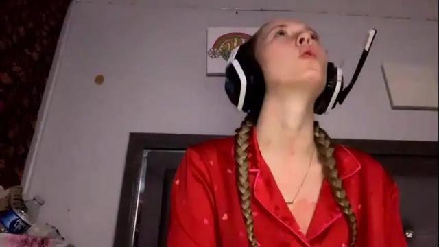 Image 7 of petitetinybabe Stream on Chaturbate on 13 months ago