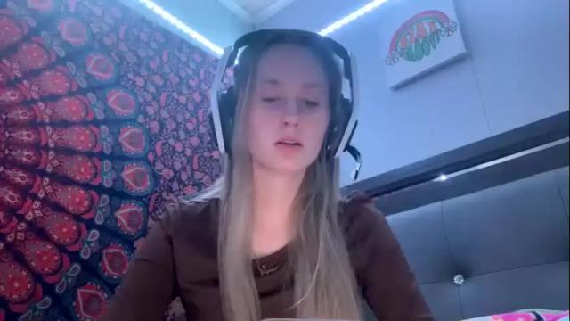 Image 12 of petitetinybabe Stream on Chaturbate on 23 months ago