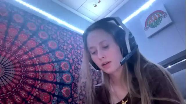 Image 7 of petitetinybabe Stream on Chaturbate on 23 months ago