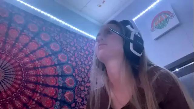 Image 8 of petitetinybabe Stream on Chaturbate on 23 months ago