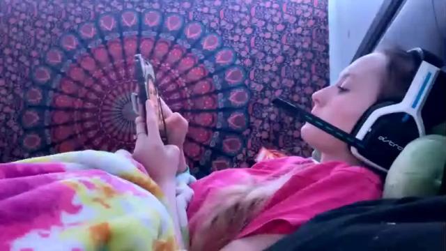 Image 12 of petitetinybabe Stream on Chaturbate on 23 months ago