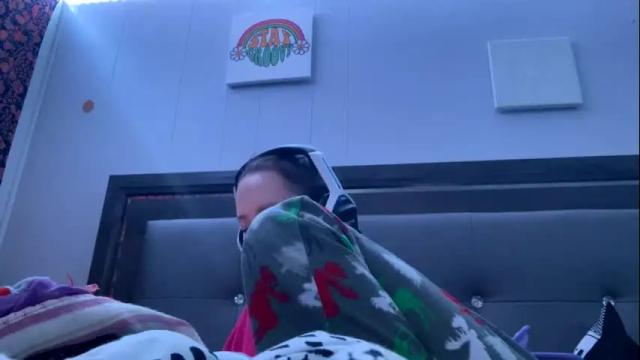 Image 3 of petitetinybabe Stream on Chaturbate on 23 months ago