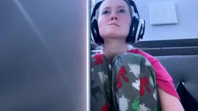 Image 7 of petitetinybabe Stream on Chaturbate on 23 months ago