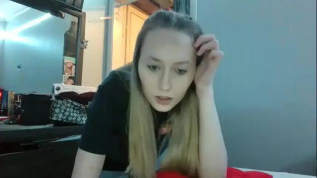 Image 12 of petitetinybabe Stream on Chaturbate on 22 months ago