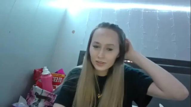 Image 6 of petitetinybabe Stream on Chaturbate on 22 months ago