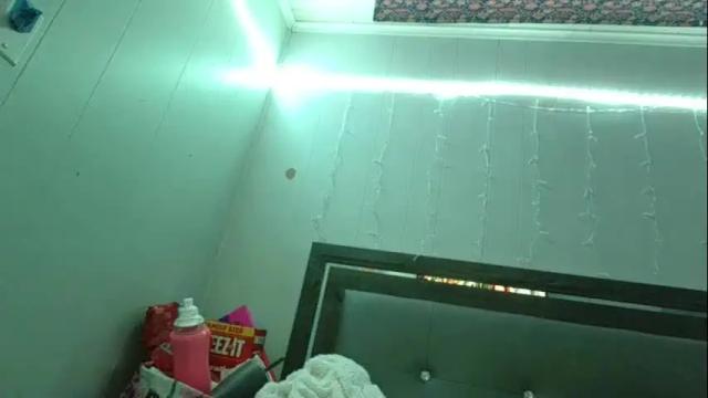 Image 8 of petitetinybabe Stream on Chaturbate on 22 months ago