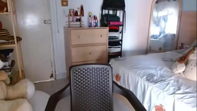 Image 12 of petitvalery Stream on Chaturbate on 1 month ago