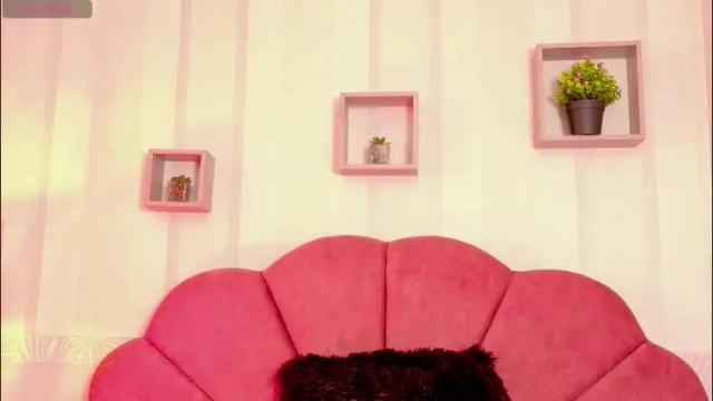 Image 6 of pettit_courtny Stream on Chaturbate on 2 months ago