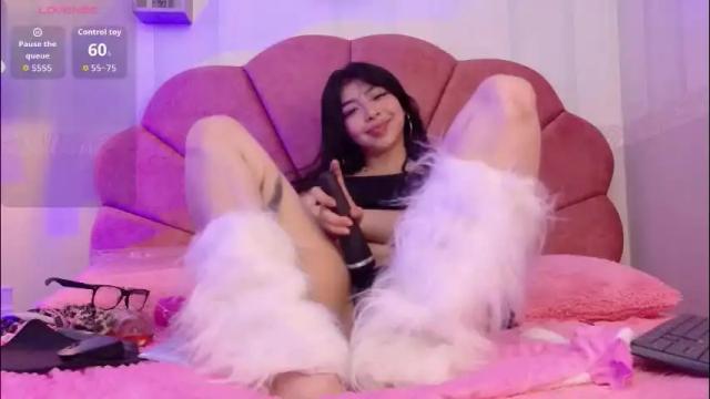 Image 2 of pettit_courtny Stream on Chaturbate on 2 months ago