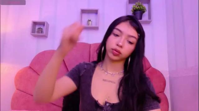 Image 10 of pettit_courtny Stream on Chaturbate on 2 months ago
