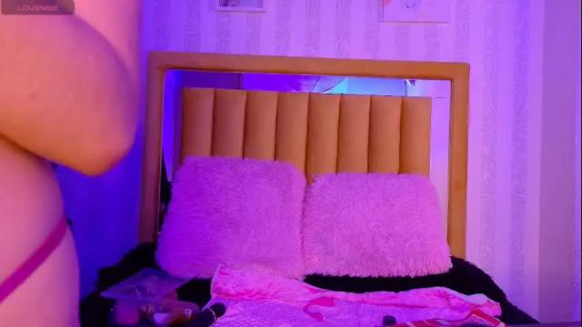 Image 7 of pettit_courtny Stream on Chaturbate on 2 months ago
