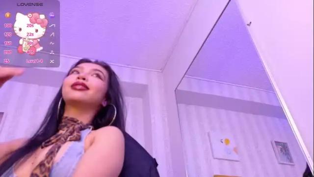 Image 2 of pettit_courtny Stream on Chaturbate on 1 month ago
