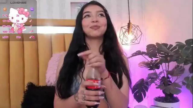 Image 11 of pettit_courtny Stream on Chaturbate on 1 month ago